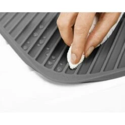 "Joseph Joseph Afdruipmat - Flume - Large - 31 X 43,5 Cm - Grijs" 9 "Joseph Joseph Afdruipmat - Flume - Large - 31 X 43,5 Cm - Grijs" -Dagelijkse Producten Winkel 1200x1200 1097