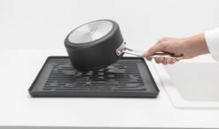 Brabantia SinkSide Afdruiprek - Inklapbaar - Compact - Dark Grey -Dagelijkse Producten Winkel 1200x708